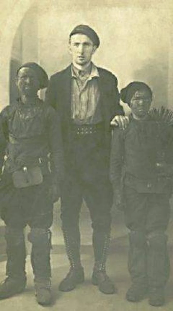 Mon grand-père Amédée Bouvier (au milieu)